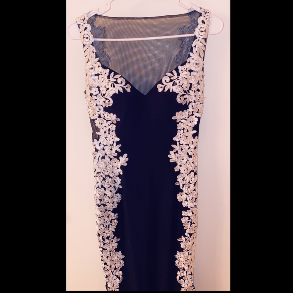 Betsy & Adam Lace Mesh-Inset Gown - image 5